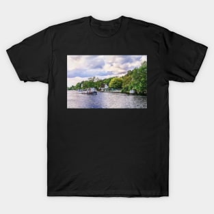 Sightseeing on the Thames at Reading T-Shirt